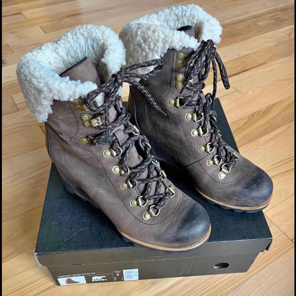 Sorel Conquest Wedge with Shearling Ankle detail